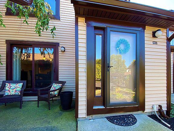 4th image of 903 Charlesgate Cir