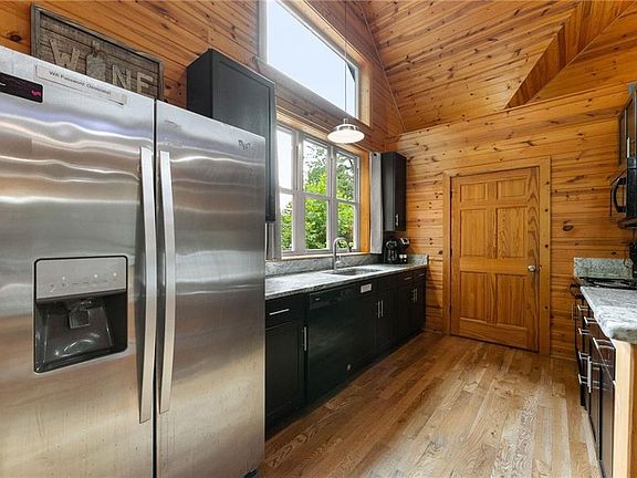 5th image of 265 Maple Ridge Dr