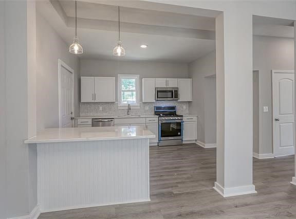 4th image of 2606 Agnes Ave