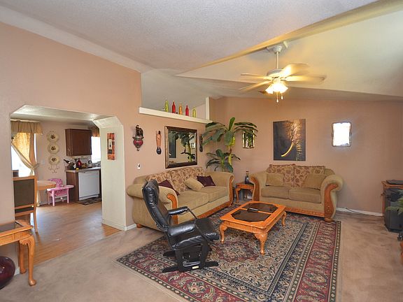 3rd image of 402 N Victoria Ave