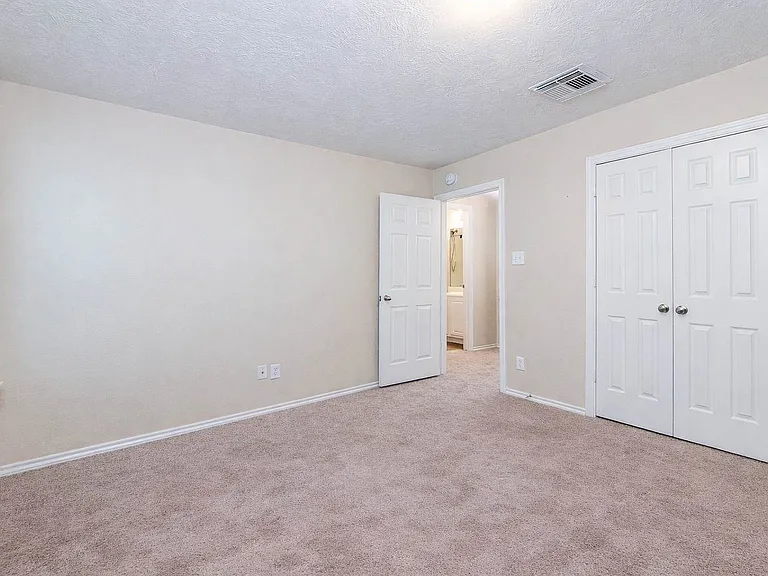 207 N Burberry Park Cir — Photo 19