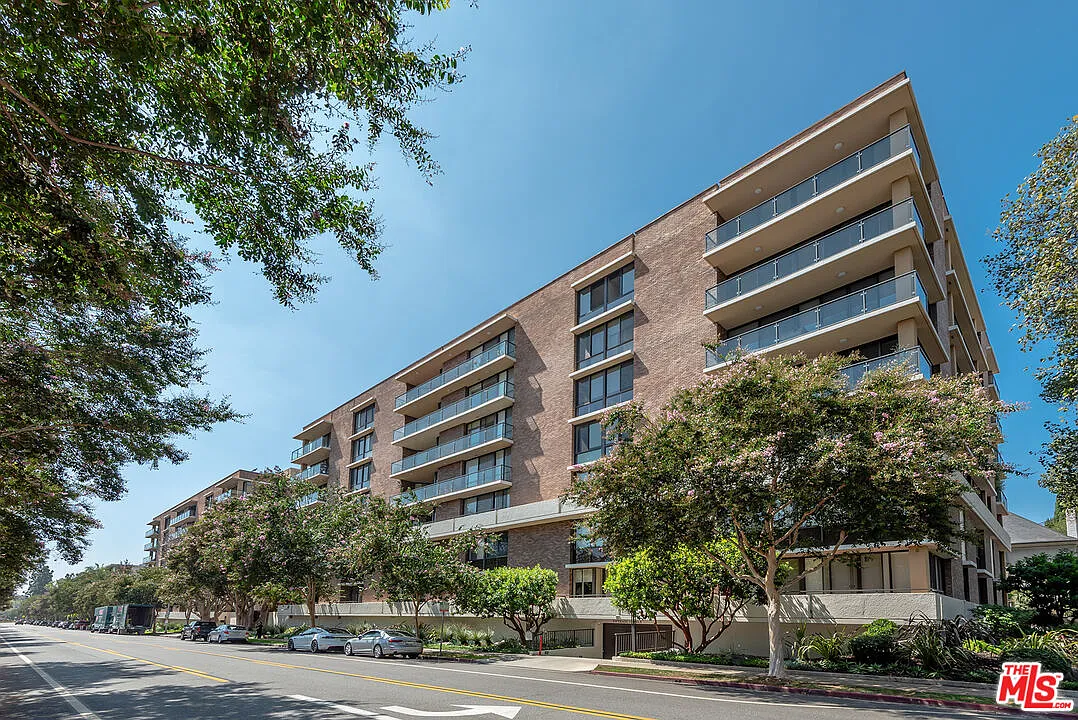 2 bed, 2.5 bath, 2302 sqft, $13,500 — Photo 1