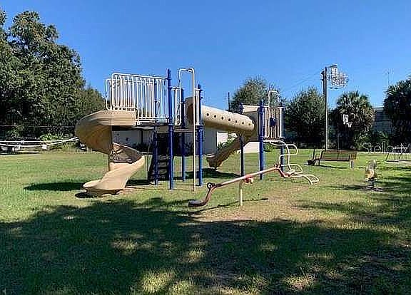 3rd image of 7008 Kingsbury Cir
