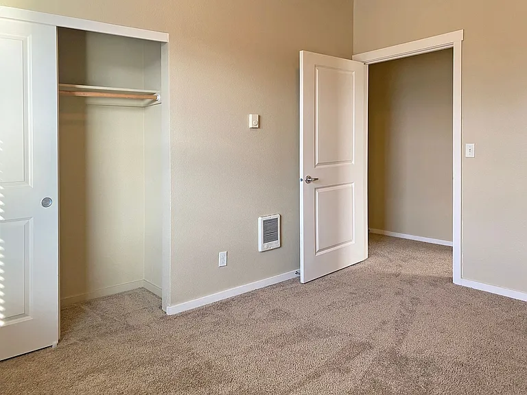 Catron Apartments - 1-3 Bedrooms 2 Bathrooms with In Unit Washer/Dryer and Internet — Photo 32