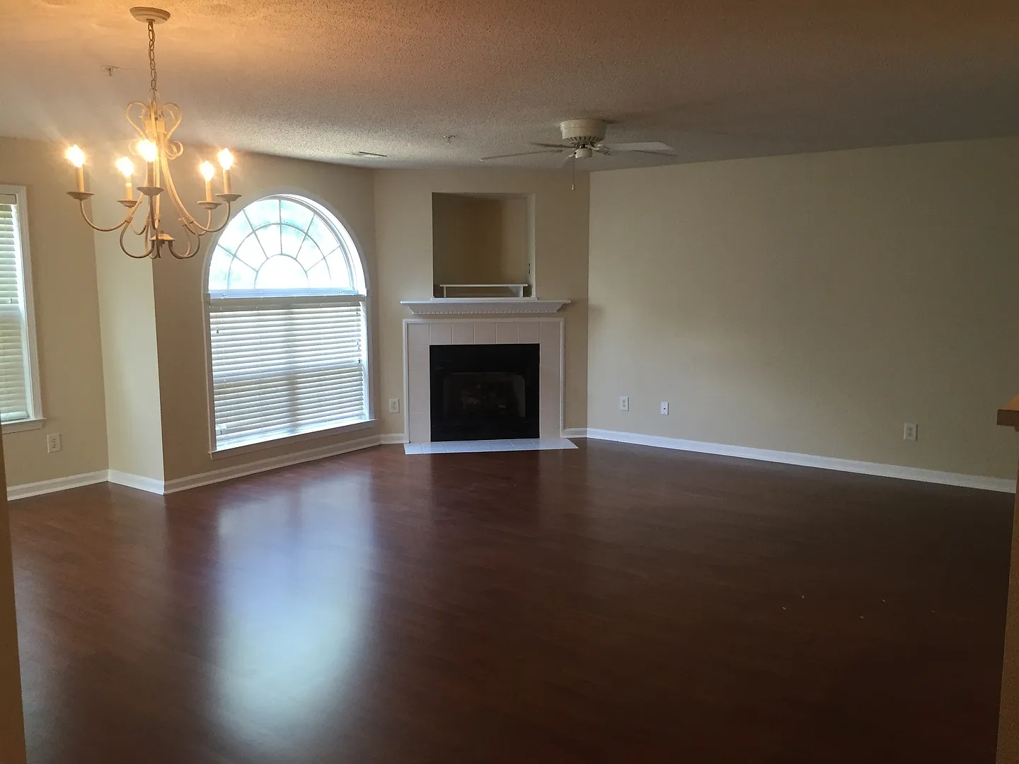 Exquisite Condo in a Superb Cotswold Point location — Photo 2