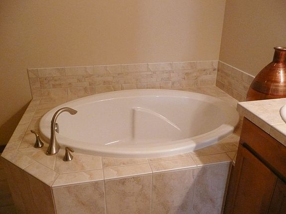 Master Soaking Tub