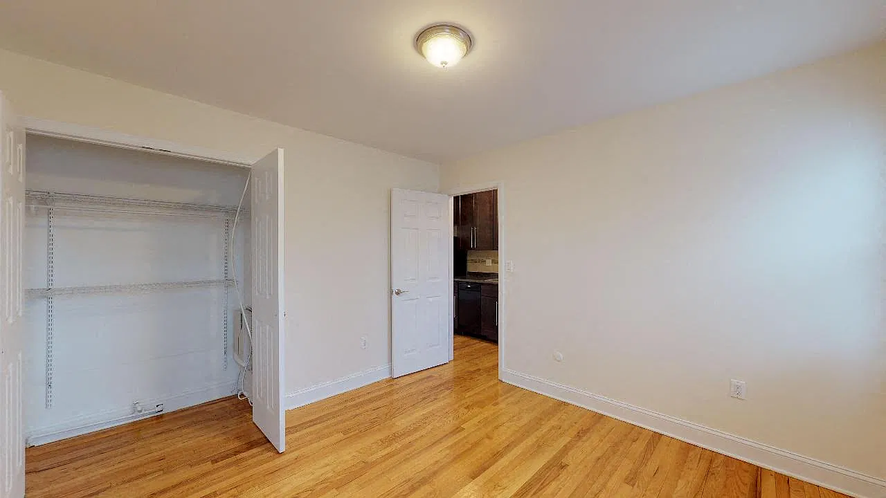 Crestview Gardens Apartments — Photo 2