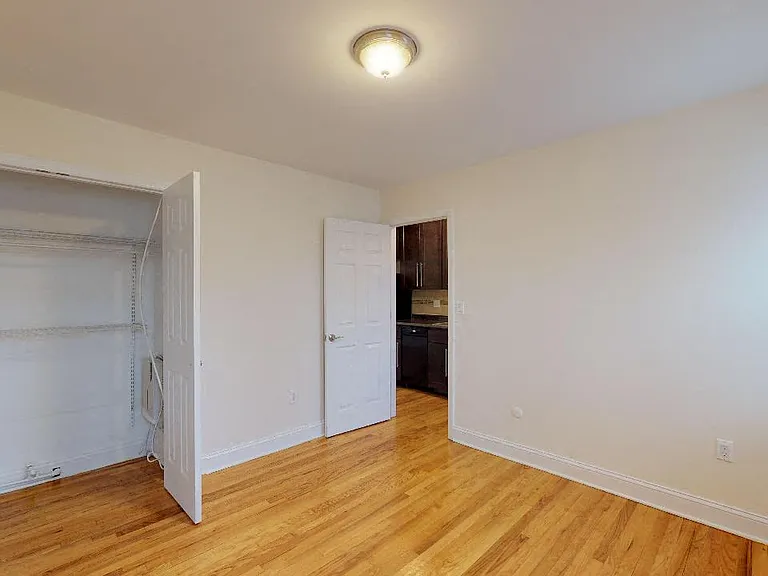 Crestview Gardens Apartments — Photo 2