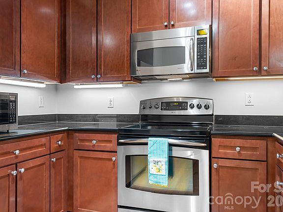 5th image of 721 Governor Morrison St Unit 430