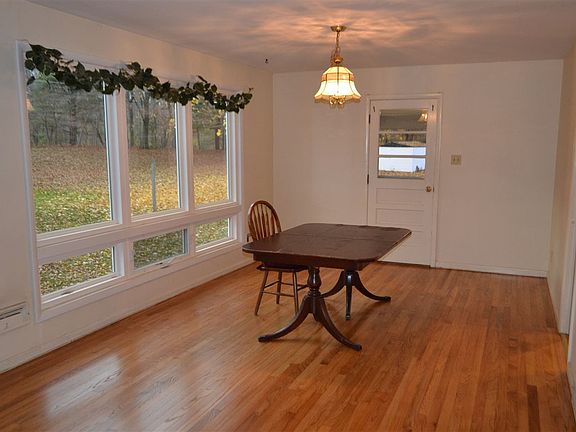 5th image of 108 Saint Stephens Ln W