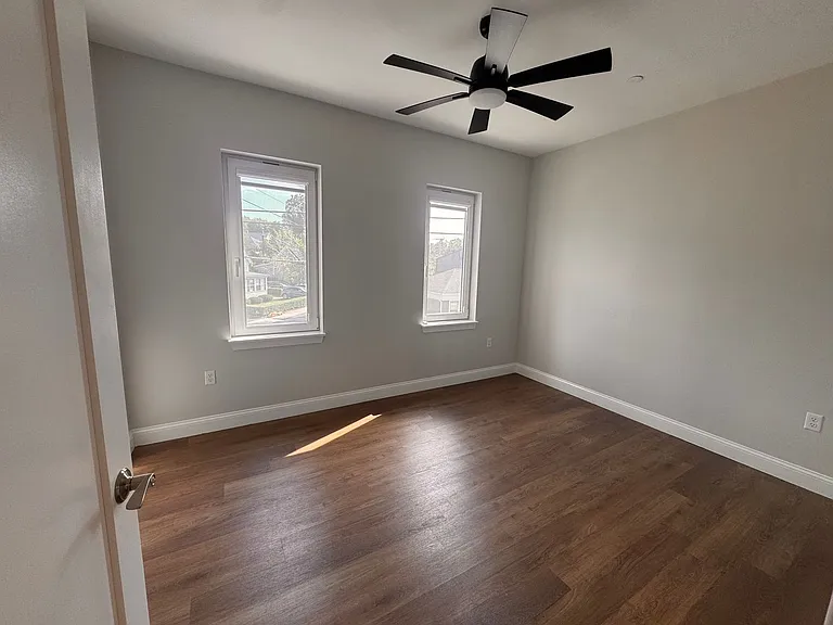 279 Willard St — Photo 3