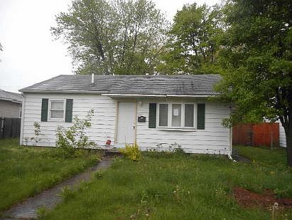 1st image of 907 W Jefferson Blvd