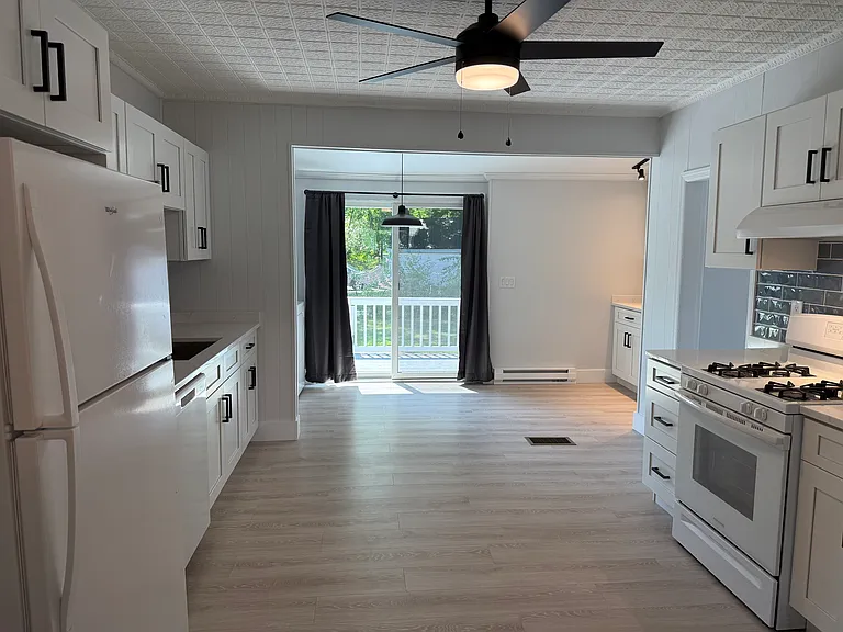 52 Holyoke St — Photo 13