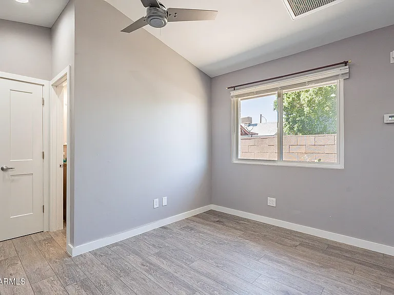 523 N Pasadena #B — Photo 14