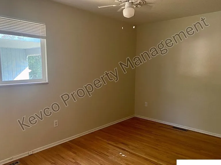1400 Hillcrest Dr — Photo 11