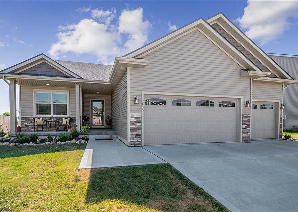 1st image of 165 SE Wildflower Dr