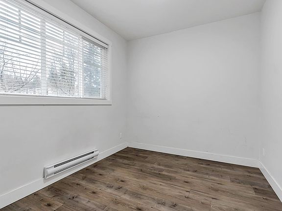 5th image of 13898 64th Ave #17