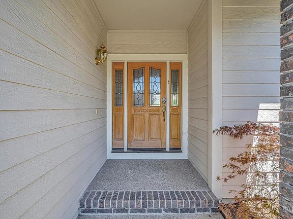 3rd image of 6305 Meadowridge Drive