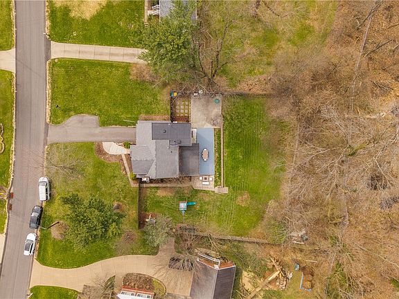 2nd image of 2825 Anderson Dr