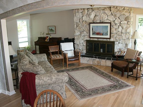 4th image of 1921 Lakewood Dr SE
