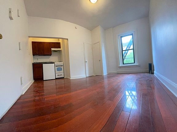 3rd image of 345 Franklin Ave #5A