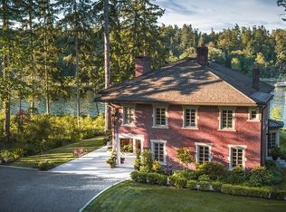 10302 NE Country Club Rd, Bainbridge Island, WA 98110