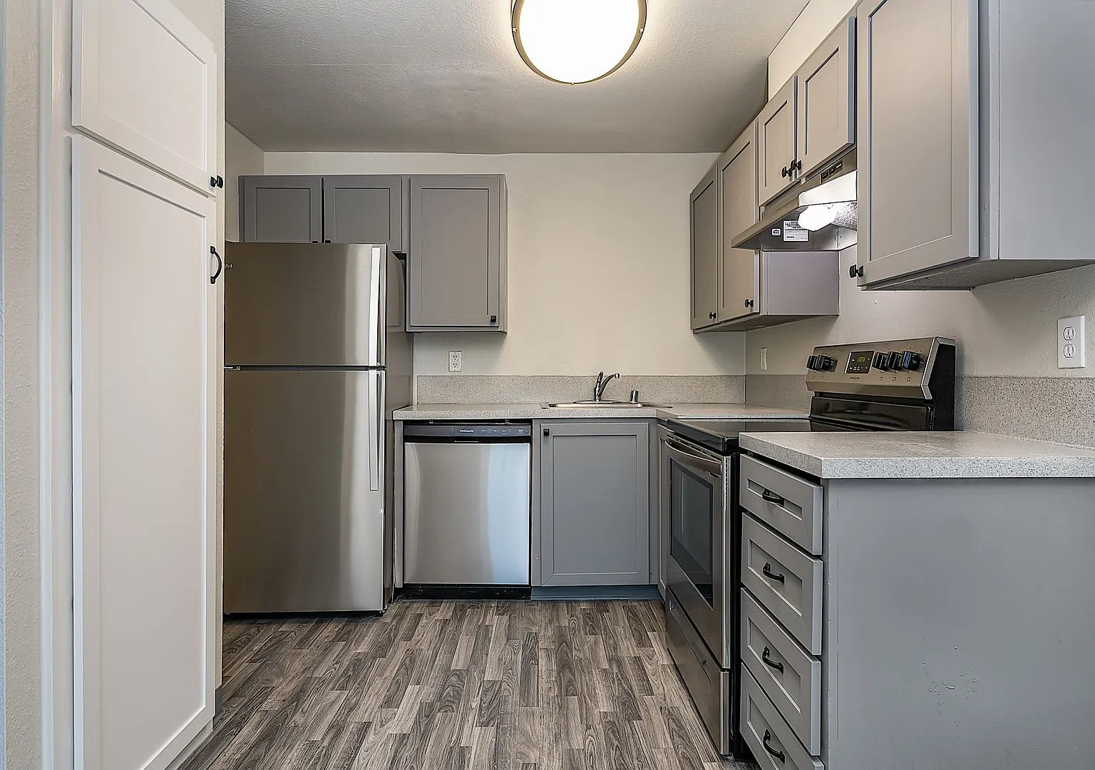 Renovated 2 Bed 1 Baths! Directly Next To JBLM! Hurry Don't Miss Out! — Photo 2