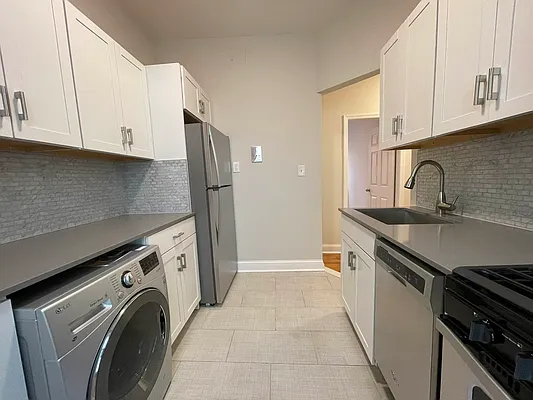 Rented by Hillel Realty Group | media 14