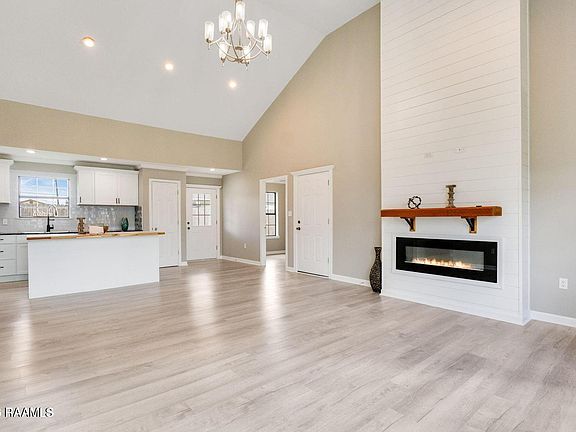 4th image of 245 Percy Dr