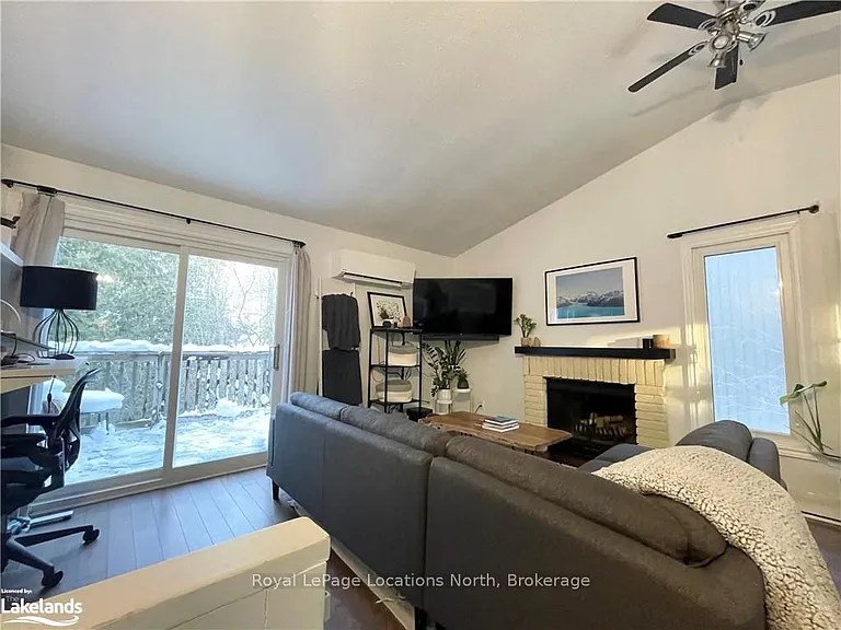 15 Harbour St W #244 — Photo 8