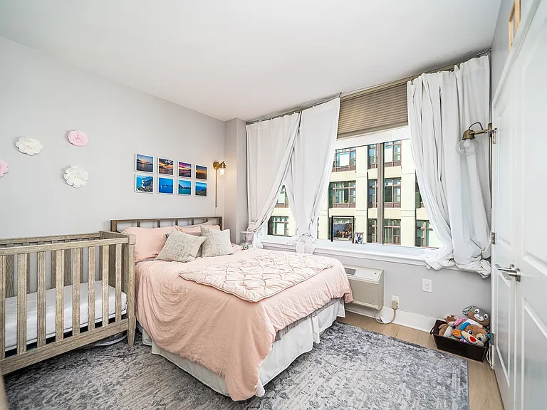 1400 Hudson St #902 — Photo 8