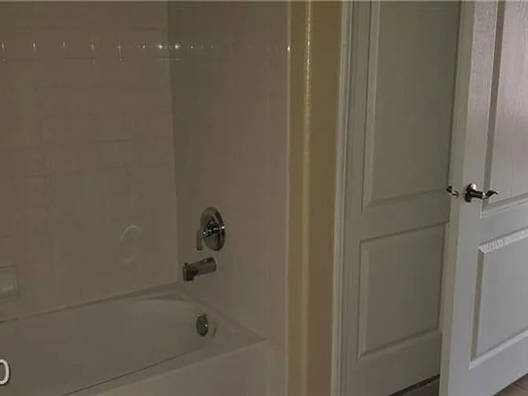 2305 W Horizon Ridge Pkwy #3923 — Photo 10