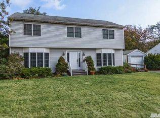 3 Surf Ave, Islip, NY 11751