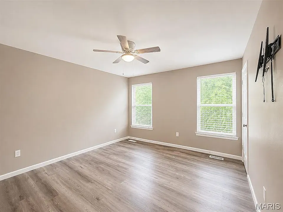 4 bedrooms and 3 full bathrooms Festus school — Photo 4
