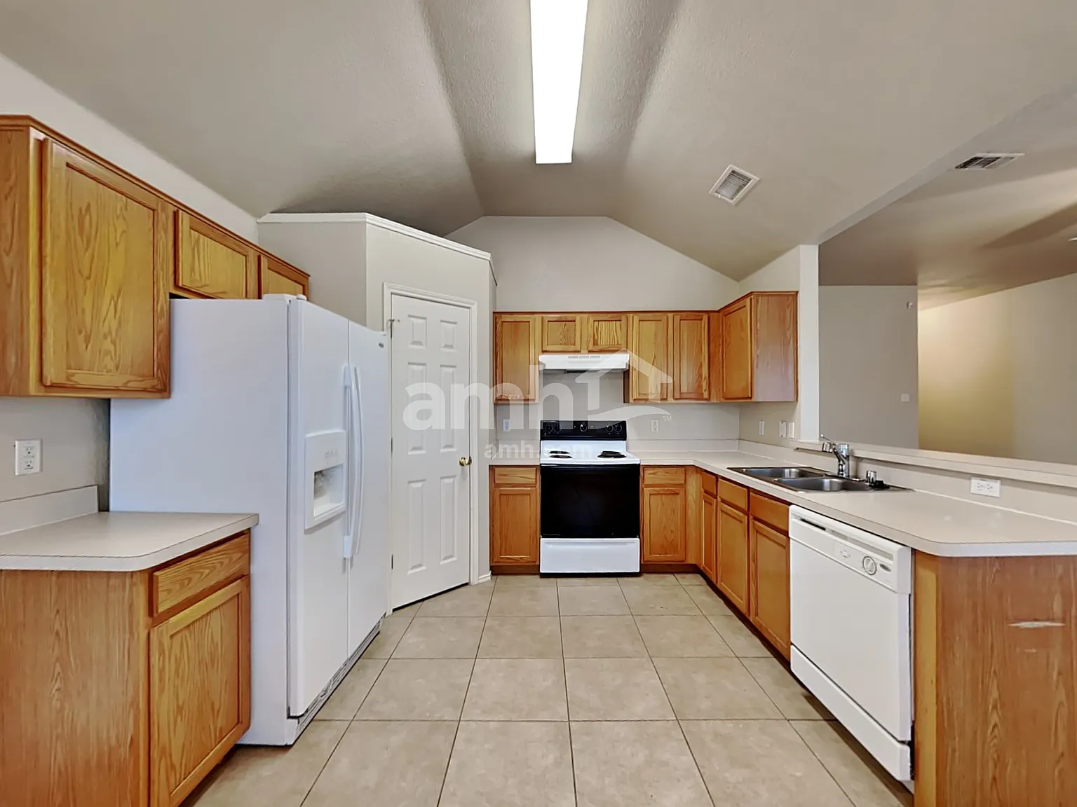 4 bed, 2.0 bath, 1765 sqft, $2,430 — Photo 3