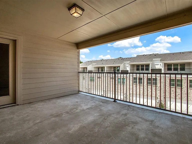 7849 Sunset Blvd — Photo 15