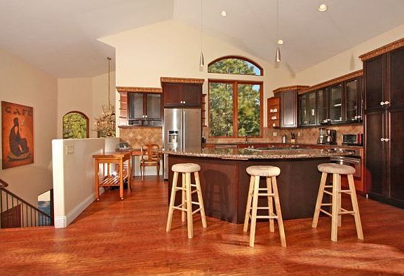 4th image of 1372 Donner Ln