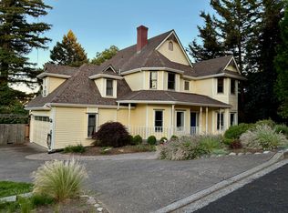 360 Scenic Dr, Ashland, OR 97520