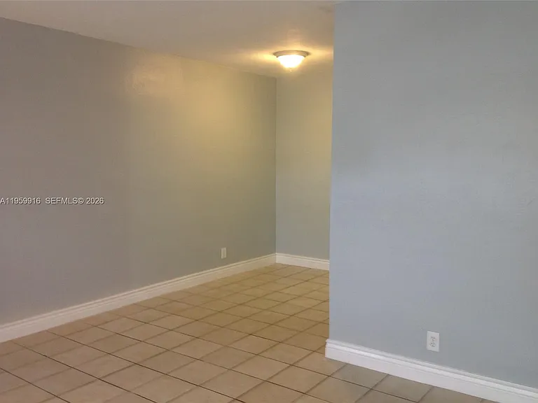 280 SW 11th Ave #5 — Photo 7