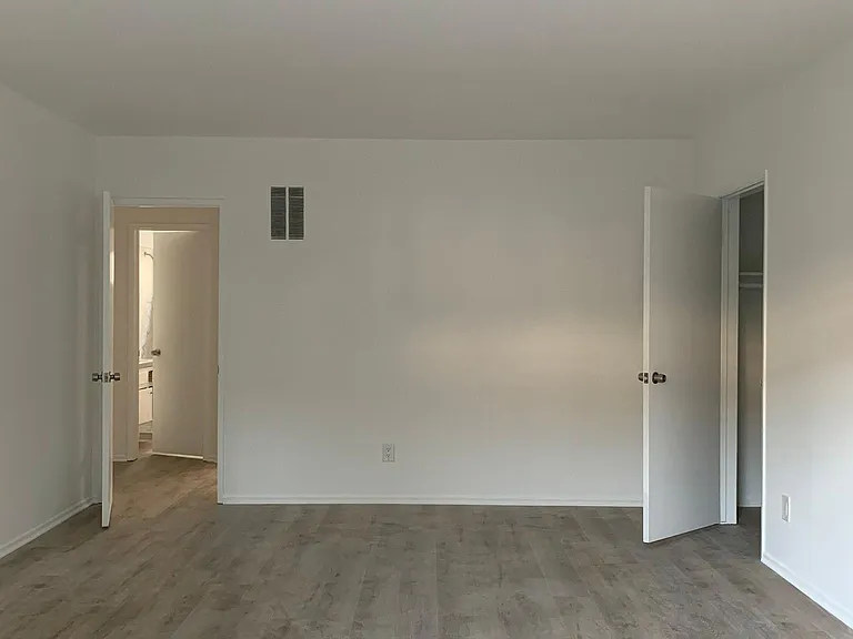 13847 Burbank Blvd #2 — Photo 5