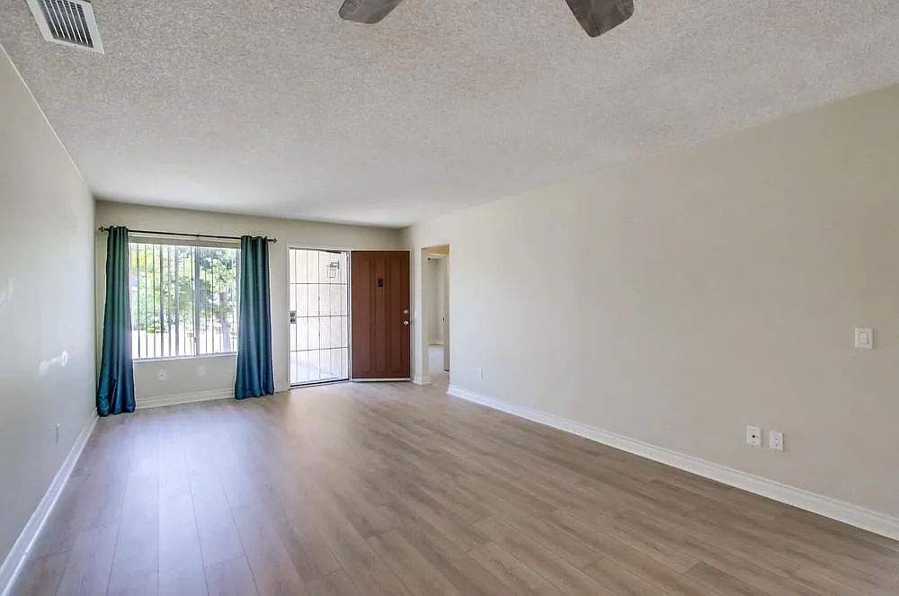 2 bed, 834 sqft, $2,700 — Photo 4