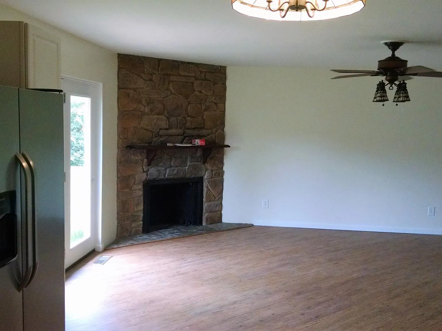 3 bed, 1202 sqft, $2,395 — Photo 4