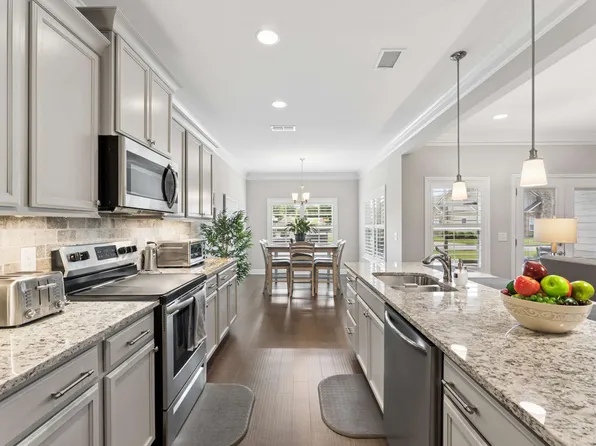 2423 Stonecenter Ln, Murfreesboro, TN 37128