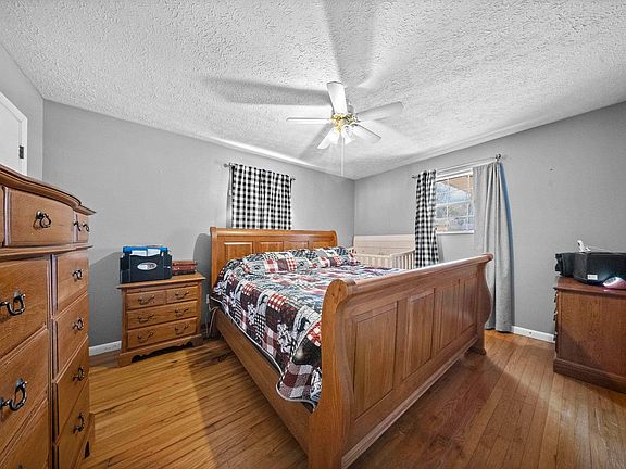 5th image of 1155 McKay Rd