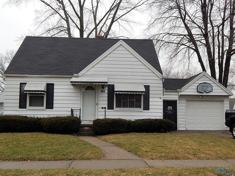 2nd image of 2348 Victory Ave