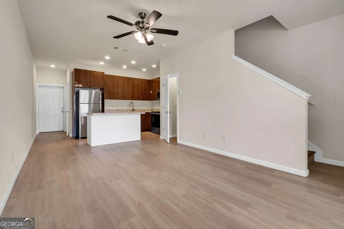 2 bed, 2.5 bath, $1,450 — Photo 4