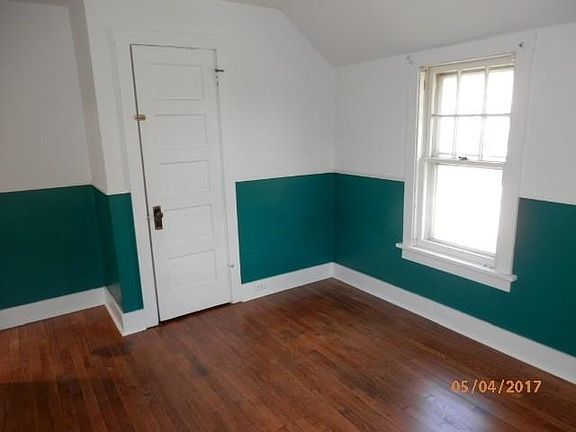 5th image of 254 E 2nd St