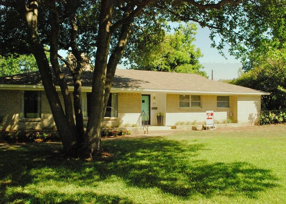1st image of 511 Park Ln