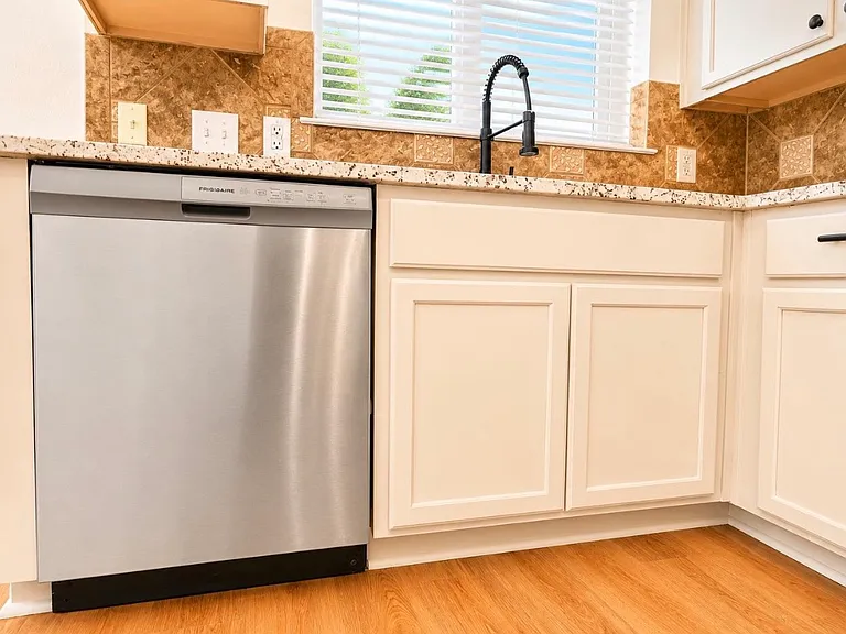 4205 Bent Wood Ct — Photo 5