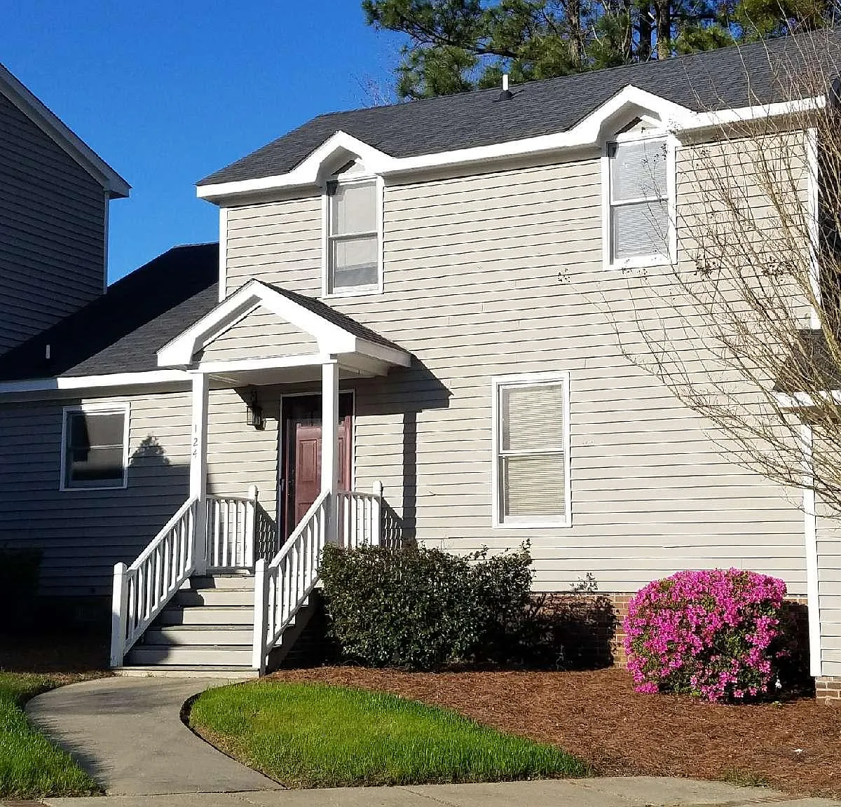 124 Willow Oaks Ct — Photo 1